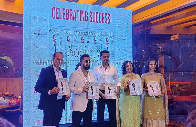Mika Singh with Vardhaman Choksi